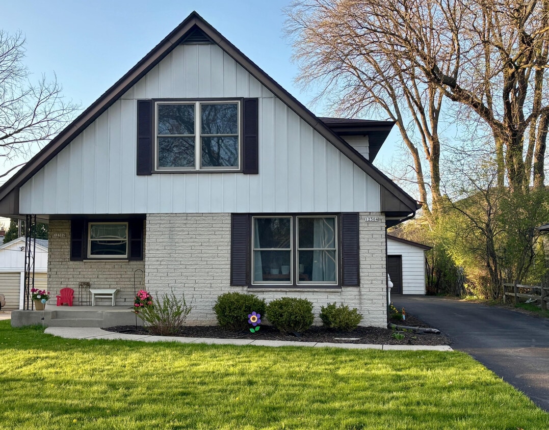 Primary Photo - 12304 W Cathedral Ave