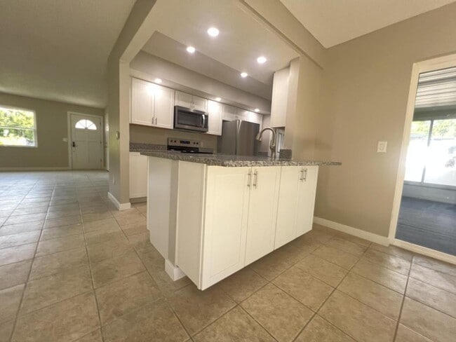 Building Photo - 6143 Alderwood St