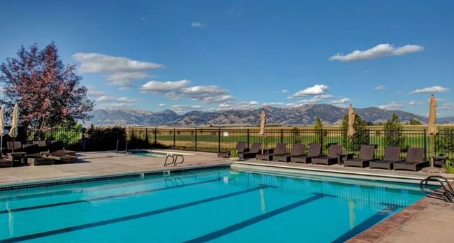 Foto del edificio - 1 bedroom condo, located steps from all of Black Bull's incredible amenities