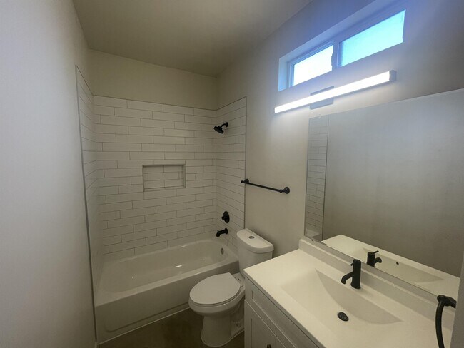 Foto del edificio - 1523 E Cambridge Ave