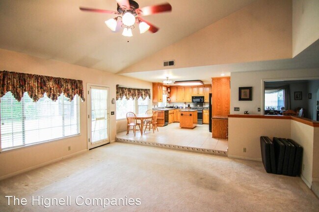 Building Photo - 4 br, 2 bath House - 735 Silverado Estates