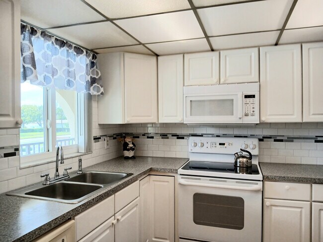Building Photo - 201 St Lucie Ln
