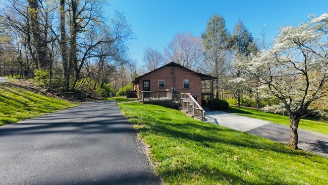 Building Photo - 494 Old Jonesboro Rd