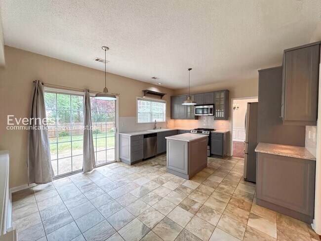 Foto del edificio - 3406 Chastain Glen Ln NE