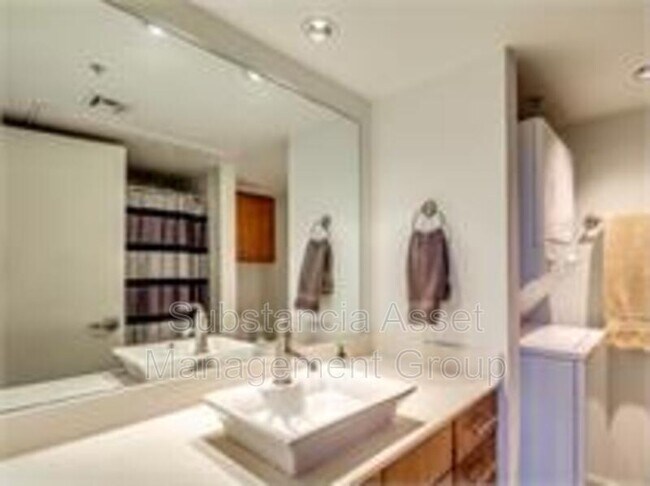 Foto del edificio - 1209 N Harvey Ave