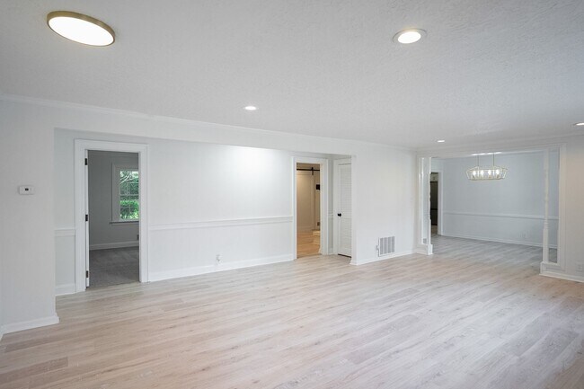 Building Photo - 3120 Edinburgh Dr