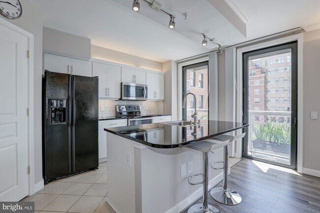 Foto del edificio - 616 E Street NW Unit 718