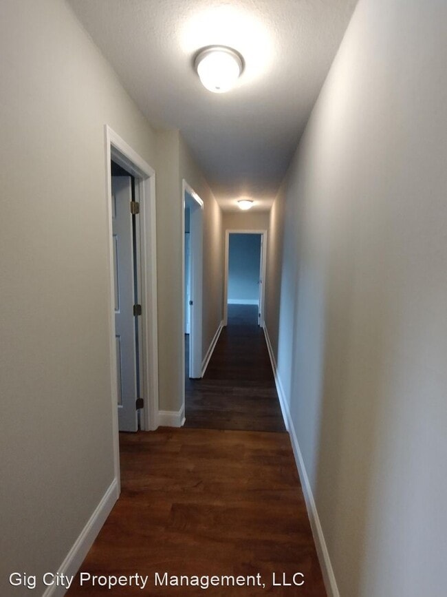 Building Photo - 2 br, 1 bath Duplex - 5904 Graston Ave 590...