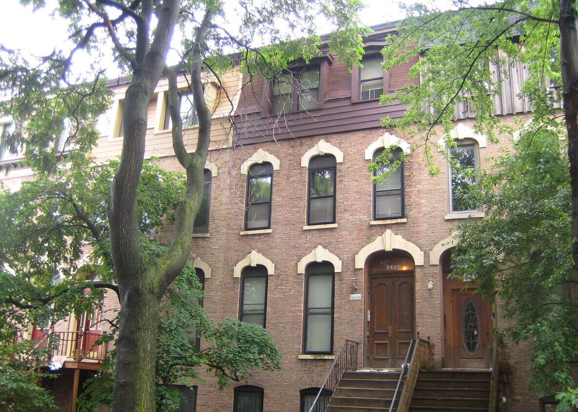 Primary Photo - 2420 N Seminary Ave