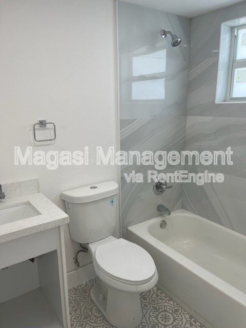 Building Photo - 1811 NW 19th Terrace