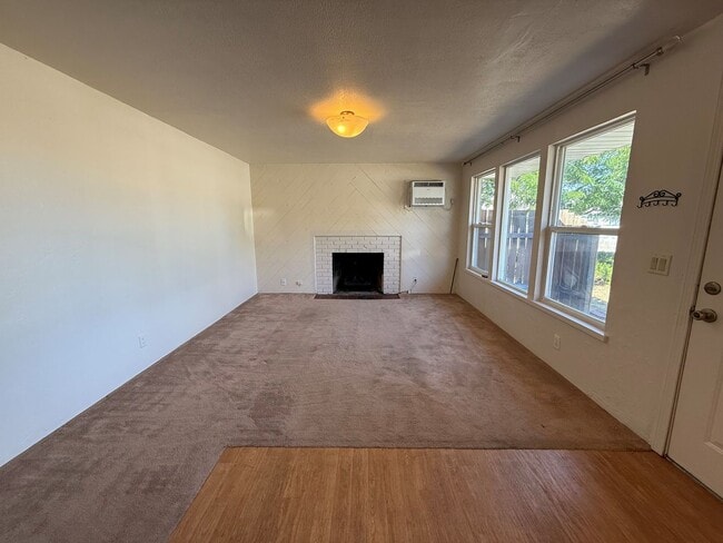Building Photo - Now renting 2 bedroom Duplex please visit ...