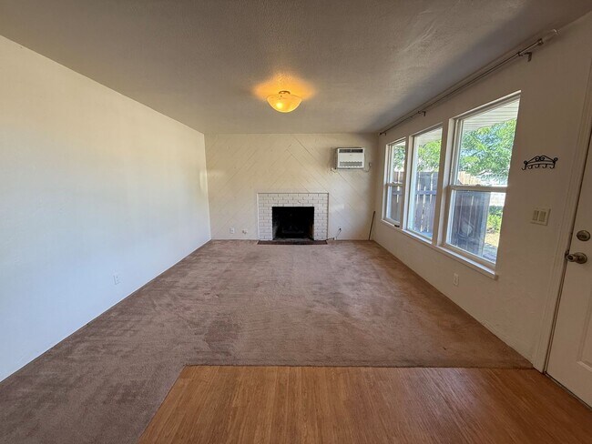 Foto del edificio - Now renting 2 bedroom Duplex please visit ...