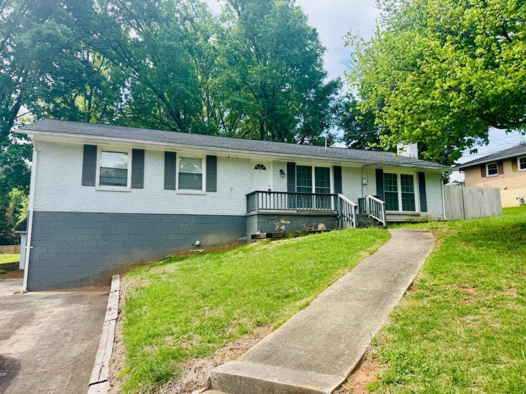 Primary Photo - 975 Pair Rd SW