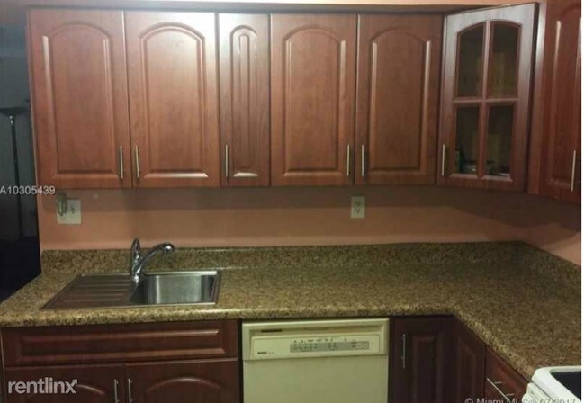Foto del edificio - 621 NW 97th Pl