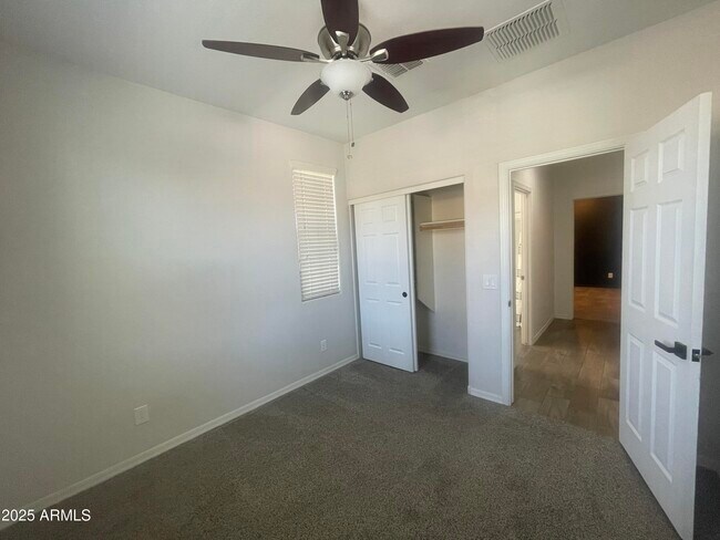 Foto del edificio - 13159 W Rowel Rd