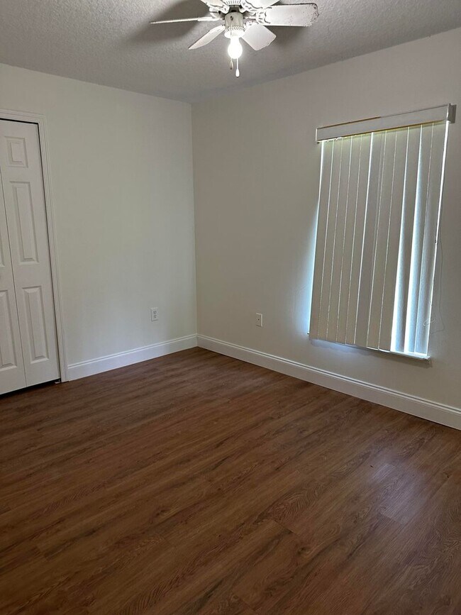 Foto del edificio - 2475 Compass Pointe Dr