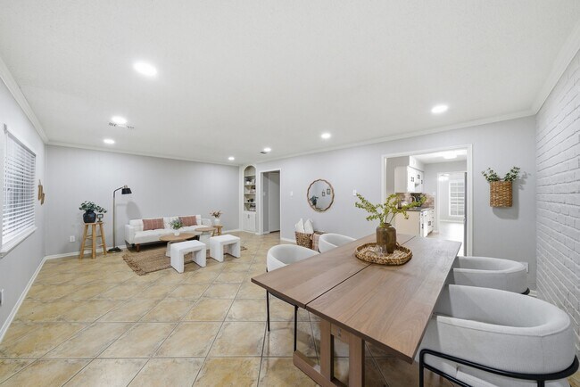 Foto del edificio - 14185 Misty Meadow Ln