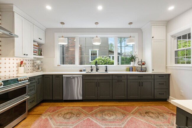 Foto del edificio - 400 Quaker Ln N