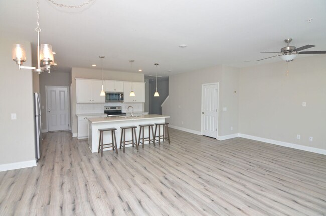 Building Photo - Stunner in Harvest Point