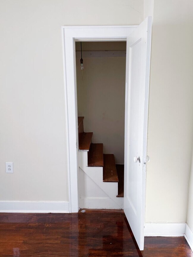 Foto del edificio - 2 bedroom home in great neighborhood