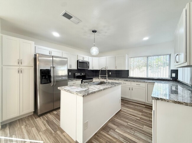 Building Photo - 4010 W Cholla St