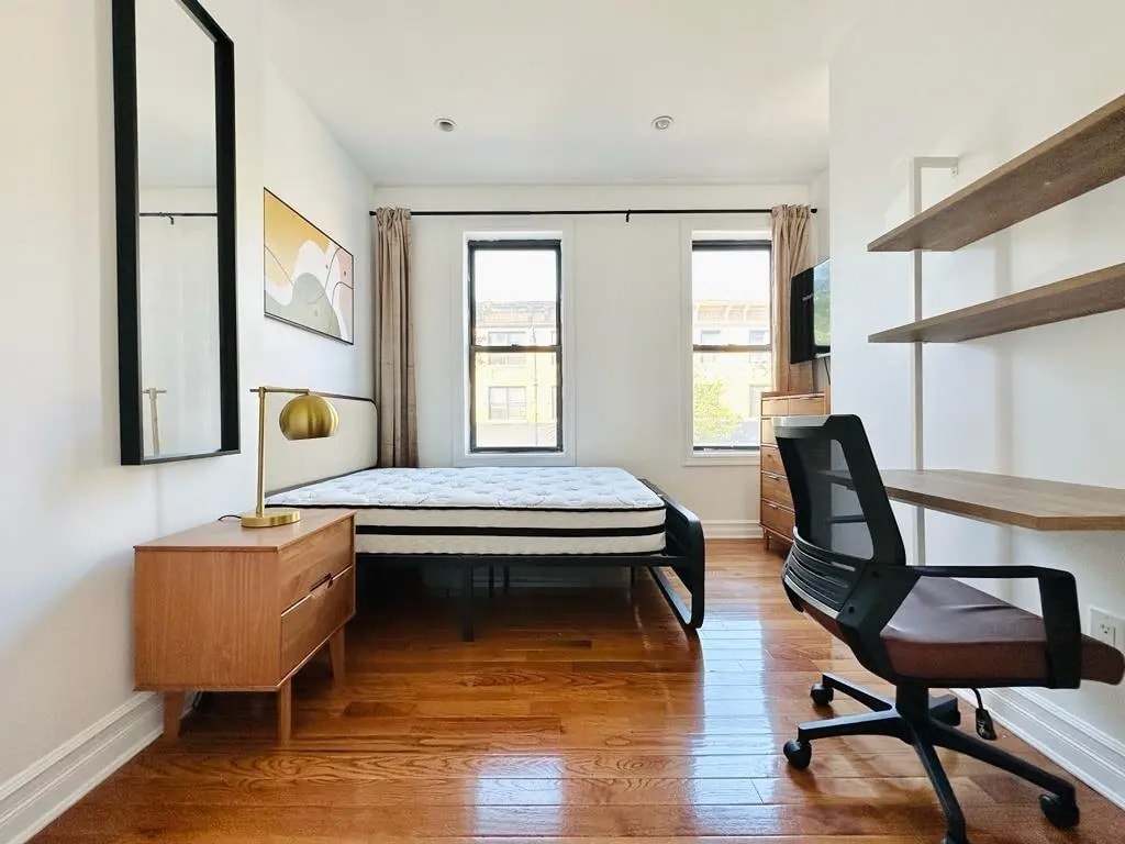 Furnished room/NOT APARTMENT - Furnished room/NOT APARTMENT