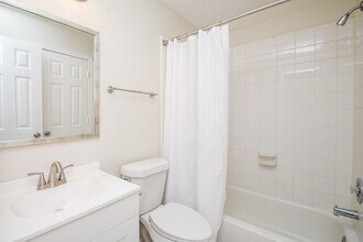 Building Photo - 139 Skycrest Dr