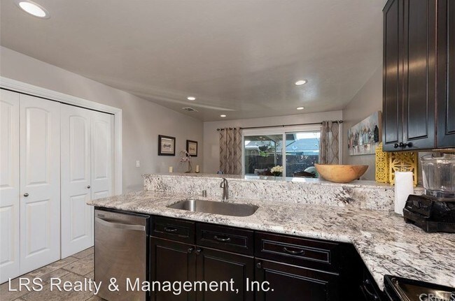 Foto del edificio - 3 br, 2 bath House - 1227 E. 1st Street