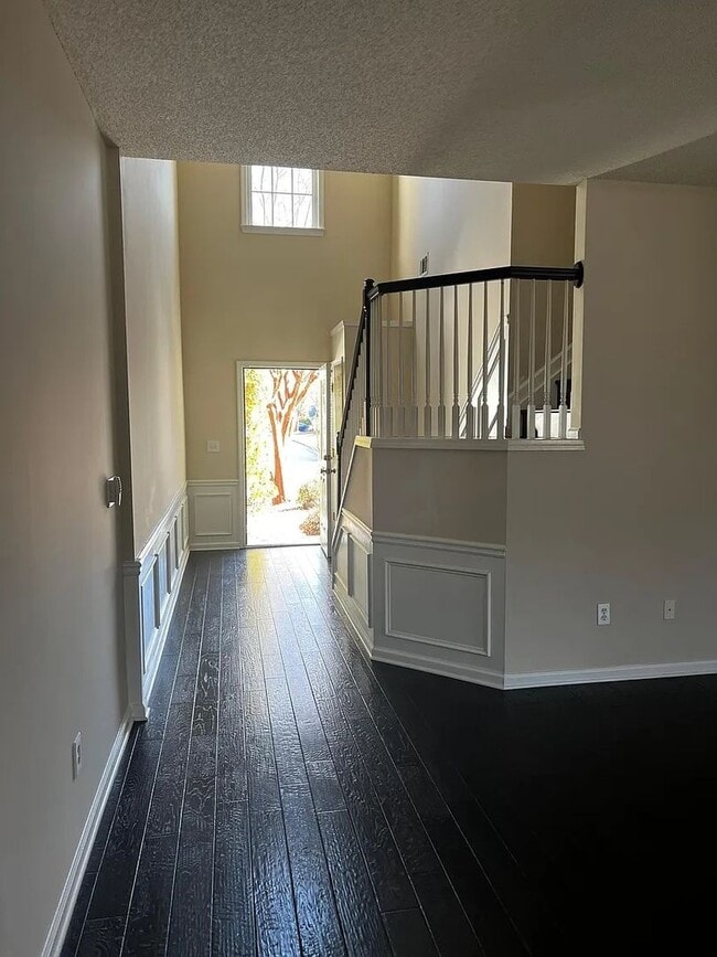 Building Photo - Spacious & beautiful 3BR Townhouse in Duluth