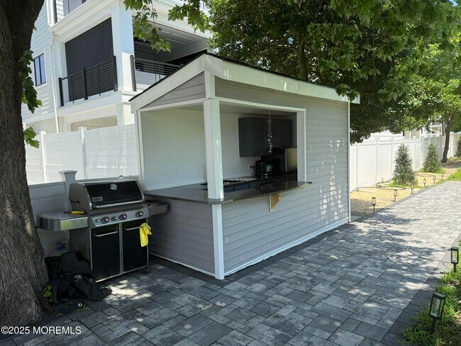 Foto del edificio - 244 Ocean Ave
