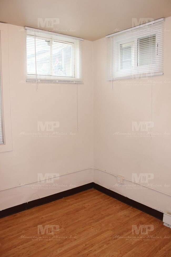 Building Photo - 322 1/2 W Laurel St