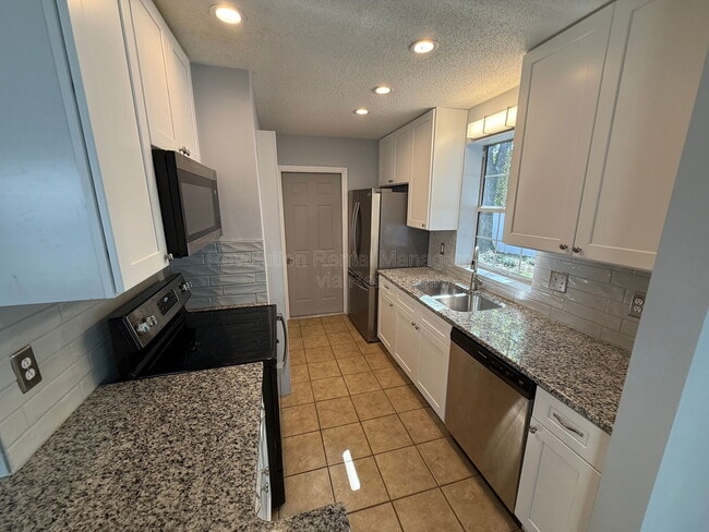 Building Photo - 104 S Fairfield Dr