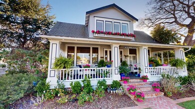 Building Photo - 624 1st St