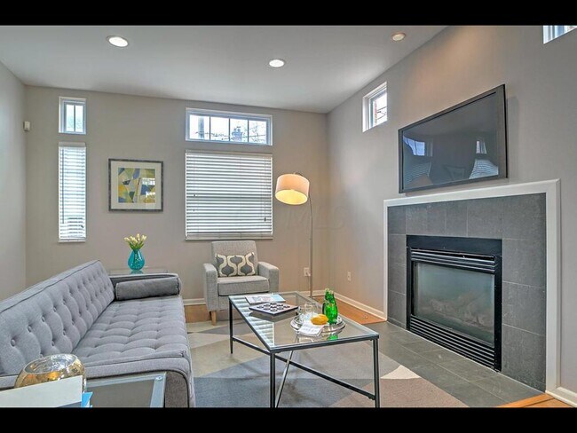 Foto del edificio - 454 South Ln