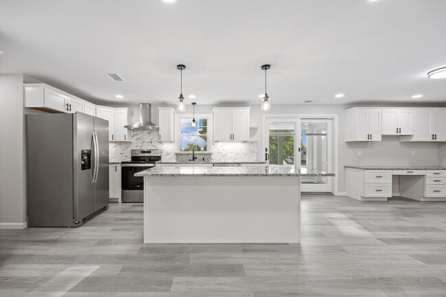 Building Photo - 38 Longvue Dr