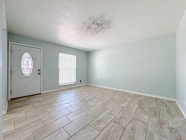 Foto del edificio - Northeast El Paso 4bed/3bath Refrig A/C w/...