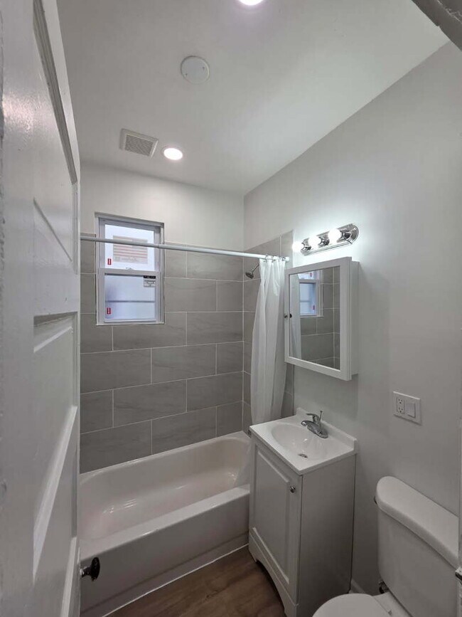 Building Photo - 3745 W Diversey Ave