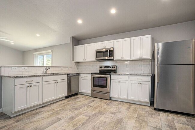 Building Photo - 17461 Silver Maple St