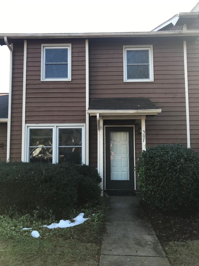 Building Photo - 507 Rock Cliff Ct