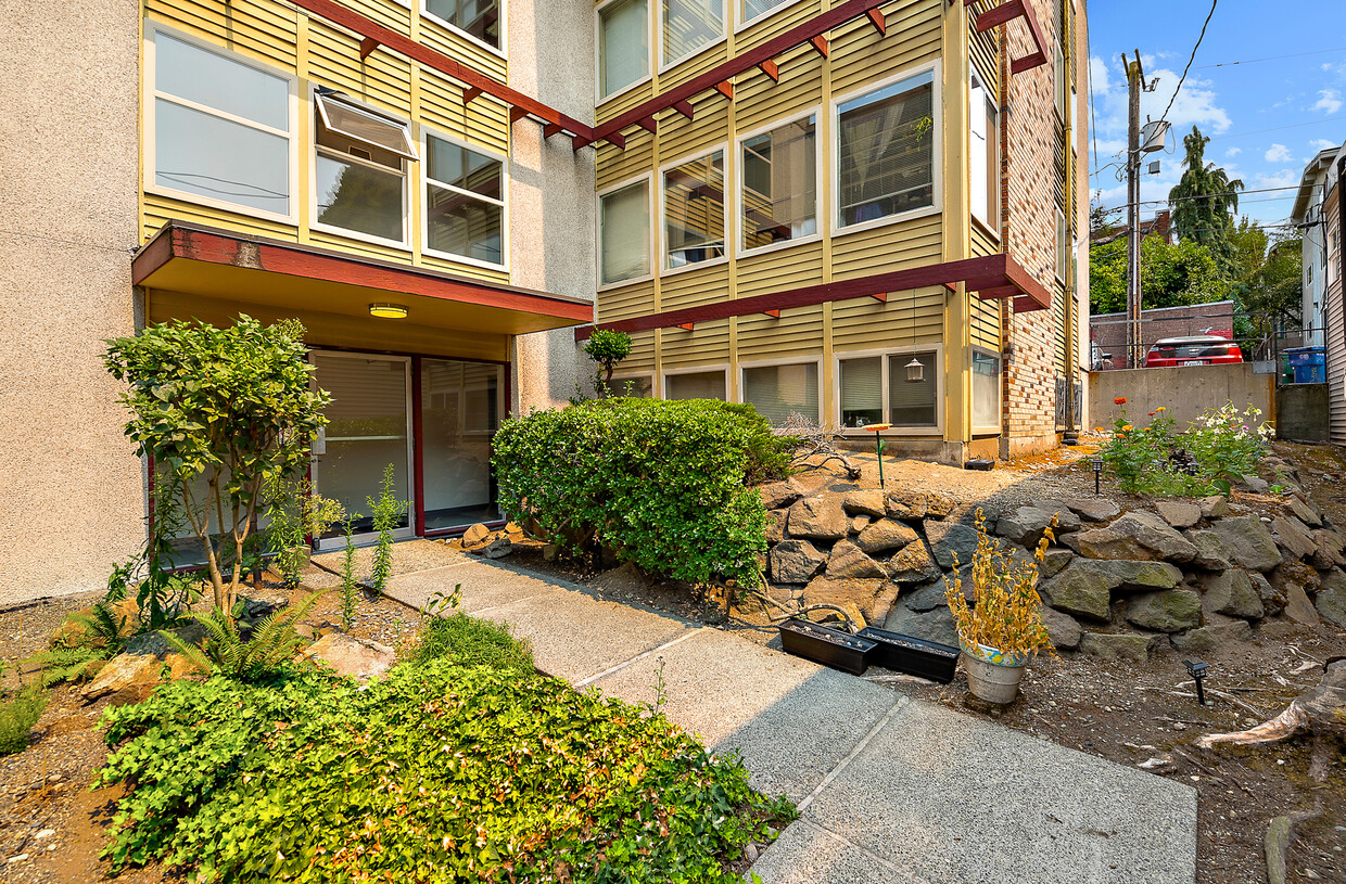 Primary Photo - 316 Bellevue Ave E