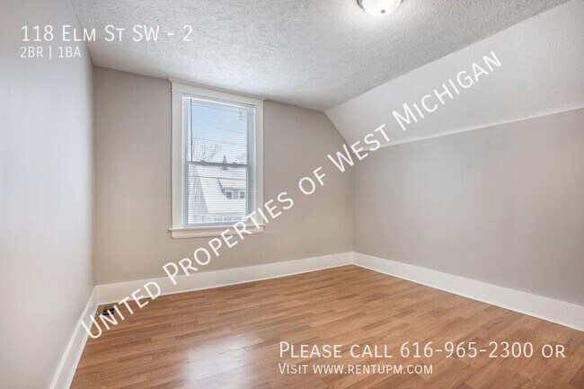 Foto del edificio - Available Now | Cute 2 Bedroom, 1 Bath Upp...