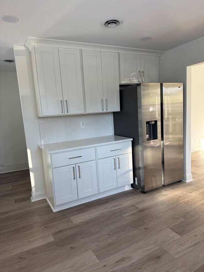 Building Photo - Newly Renovated 3 Bedroom 2 Full Bathroom Single Family Home