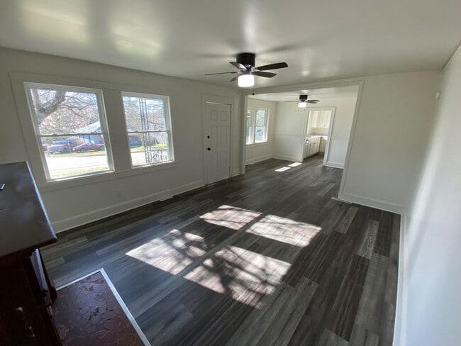 507 Perry Road LR - DR - 507 Perry Rd