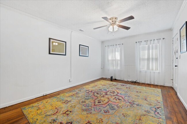 Foto del edificio - 1306 E 53rd St
