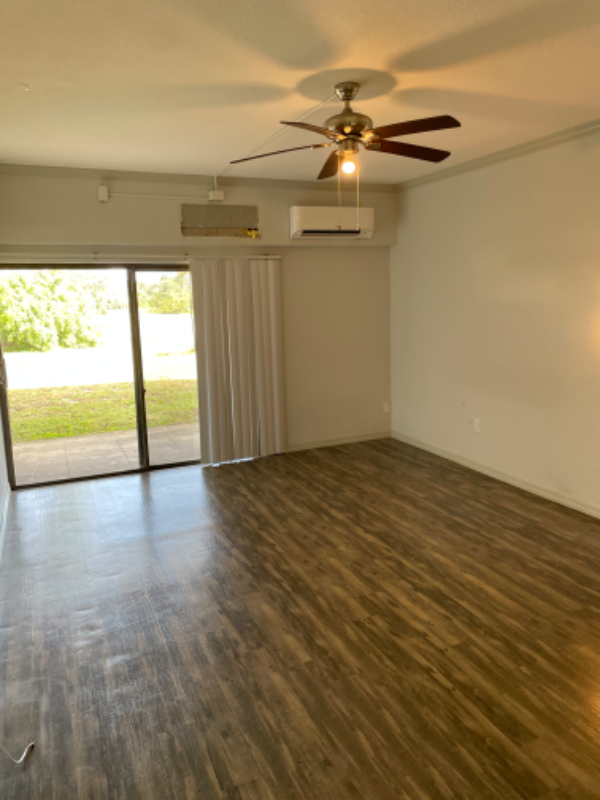 Building Photo - 2180 Country Club Dr