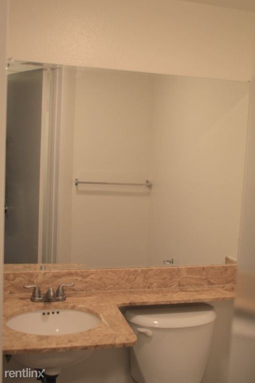 Building Photo - 2 br, 2 bath Condo - 2144 Oceanside Blvd