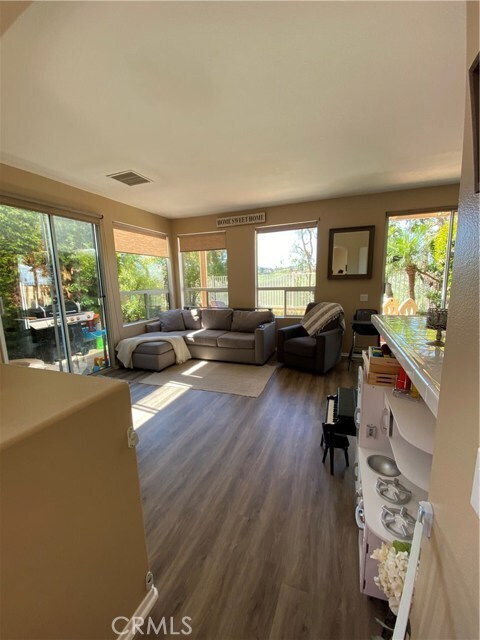 Building Photo - 24588 Sunshine Dr