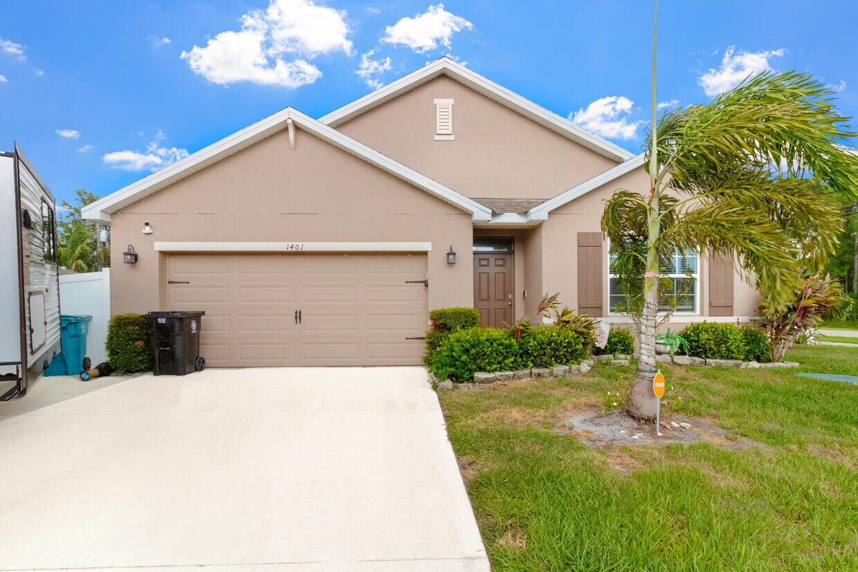 Foto principal - 1401 SW Bargello Ave