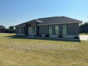Building Photo - 5225 Red Maple Ave
