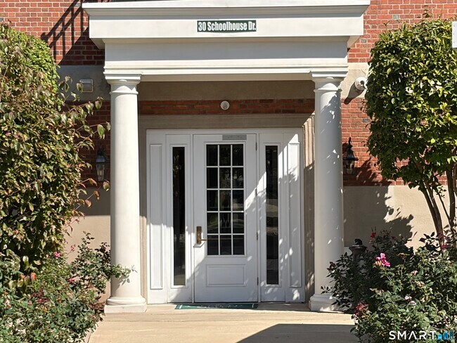 Foto del edificio - 30 School House Dr